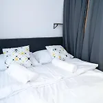 Hostloop Apartments - Swietego Pawla 10 3*