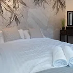 Aparthotel Hostloop Apartments - Swietego Pawla 10 3*